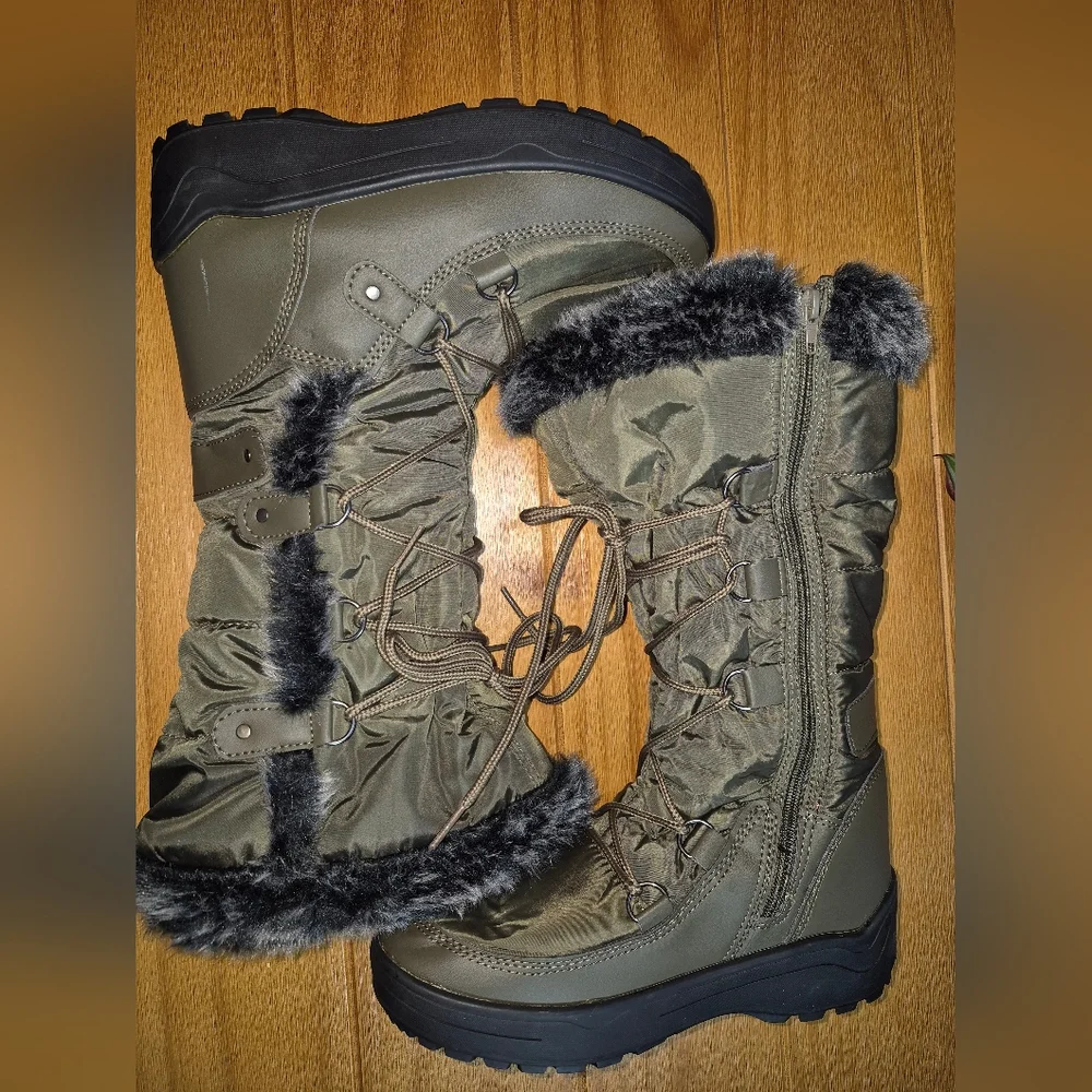 Nature Breeze DF72‎ Nylon Fur Trim Lace Up Boots - Size 7.5